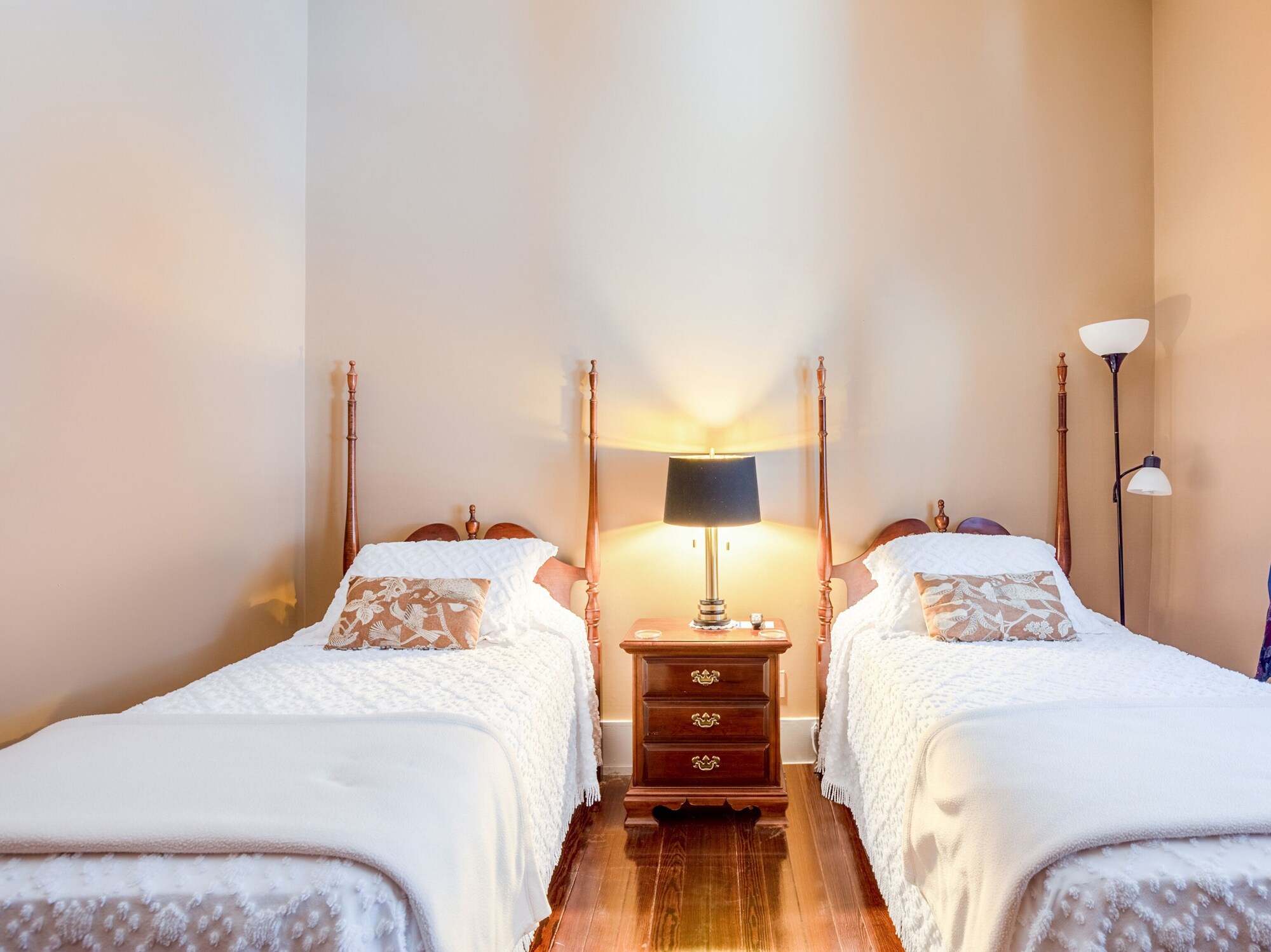 غرفة بسريرين منفصلين، The Belmont Inn 2/4