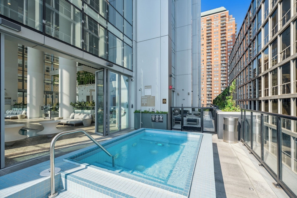 Sentral Michigan Avenue 33/58