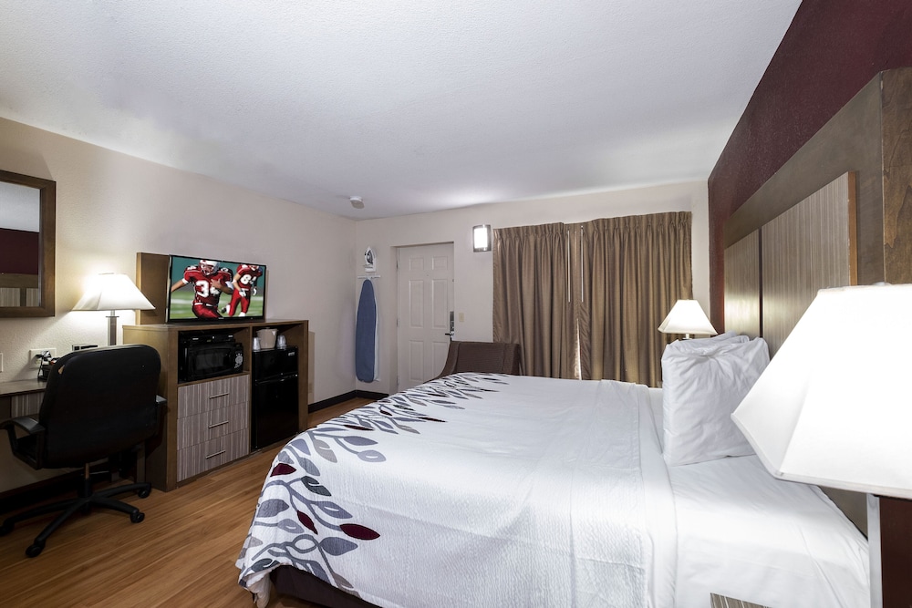 Red Roof Inn Neptune 9/34