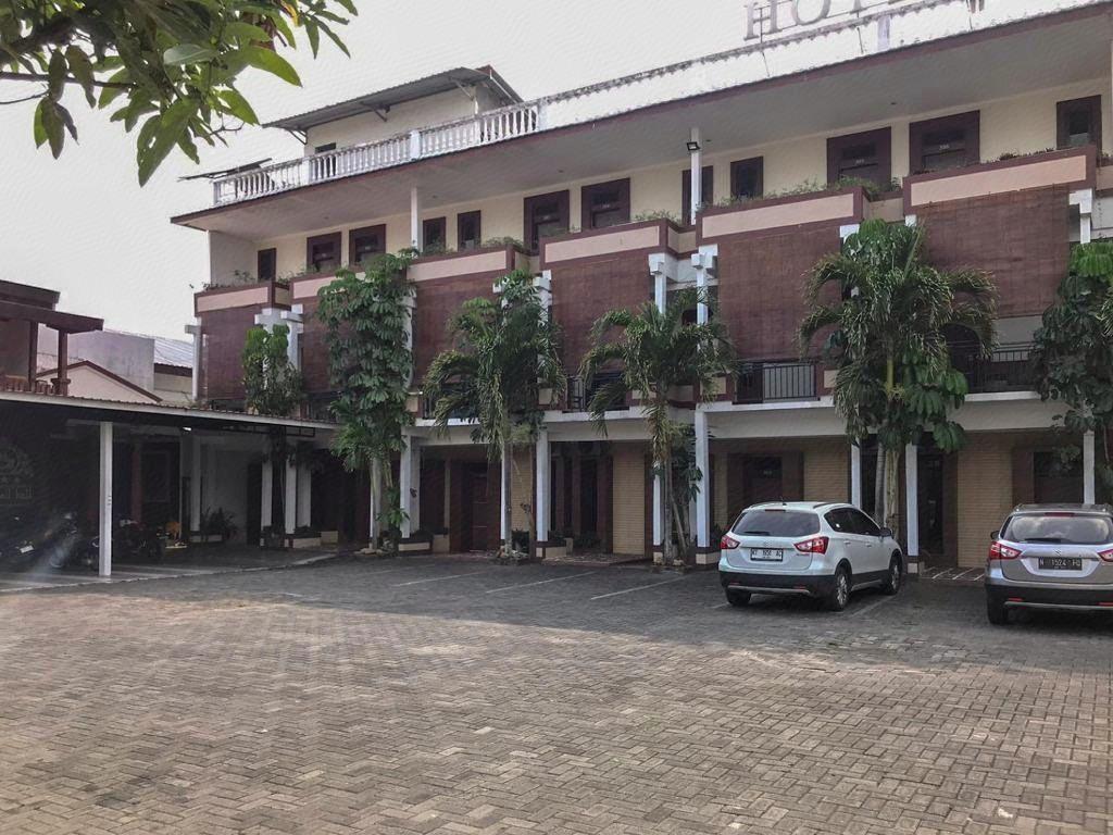 Hotel Mirabell and Convention Hall 20/23