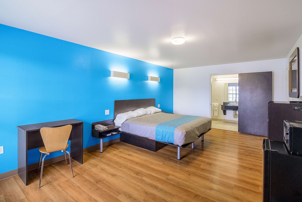 Motel6 Canton, TX 17/33