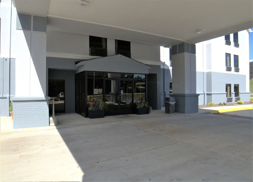 Super 8 By Wyndham Crossville Tn 19/22