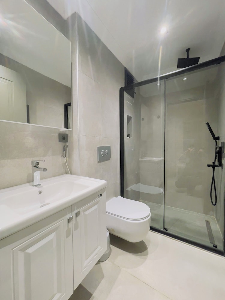 Aymira Suites 34/40