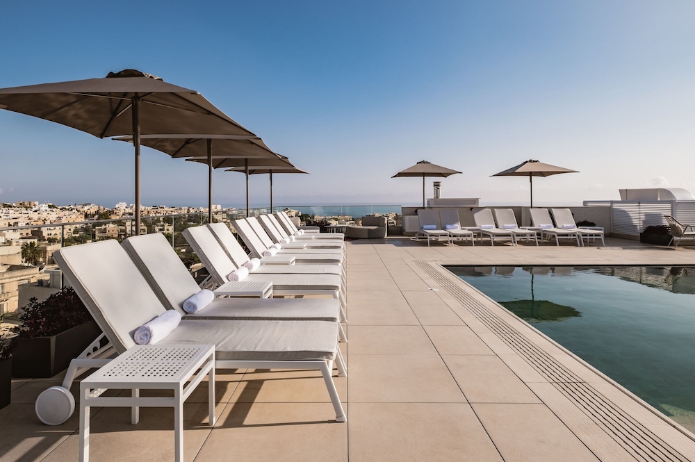 AC Hotel St. Julian's 13/40