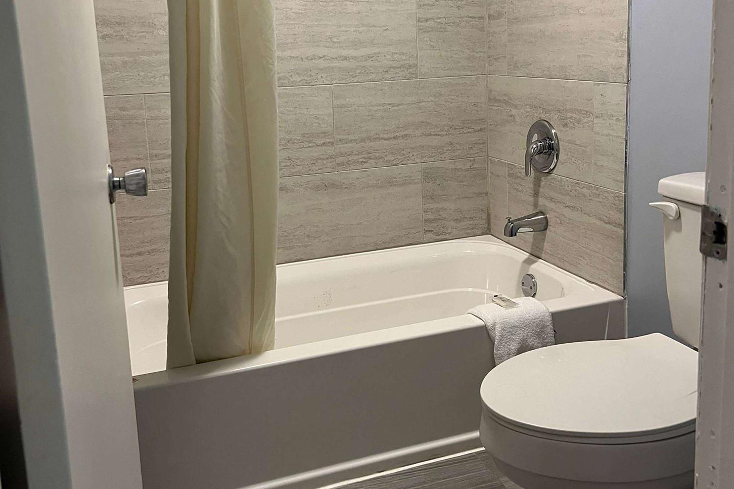 Travelodge by Wyndham Carlisle North 30/33