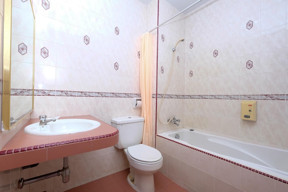 OYO 1236 Hotel Green Park 57/58