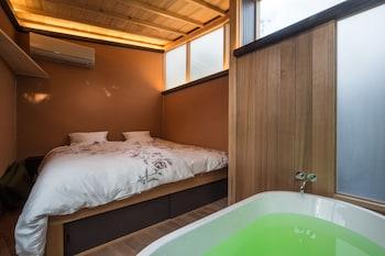 2 Bedrooms, Temple, Suite, Garden View