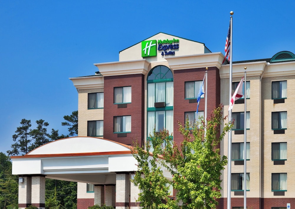 Holiday Inn Express & Suites Birmingham - Inverness 280, an IHG Hotel 4/74