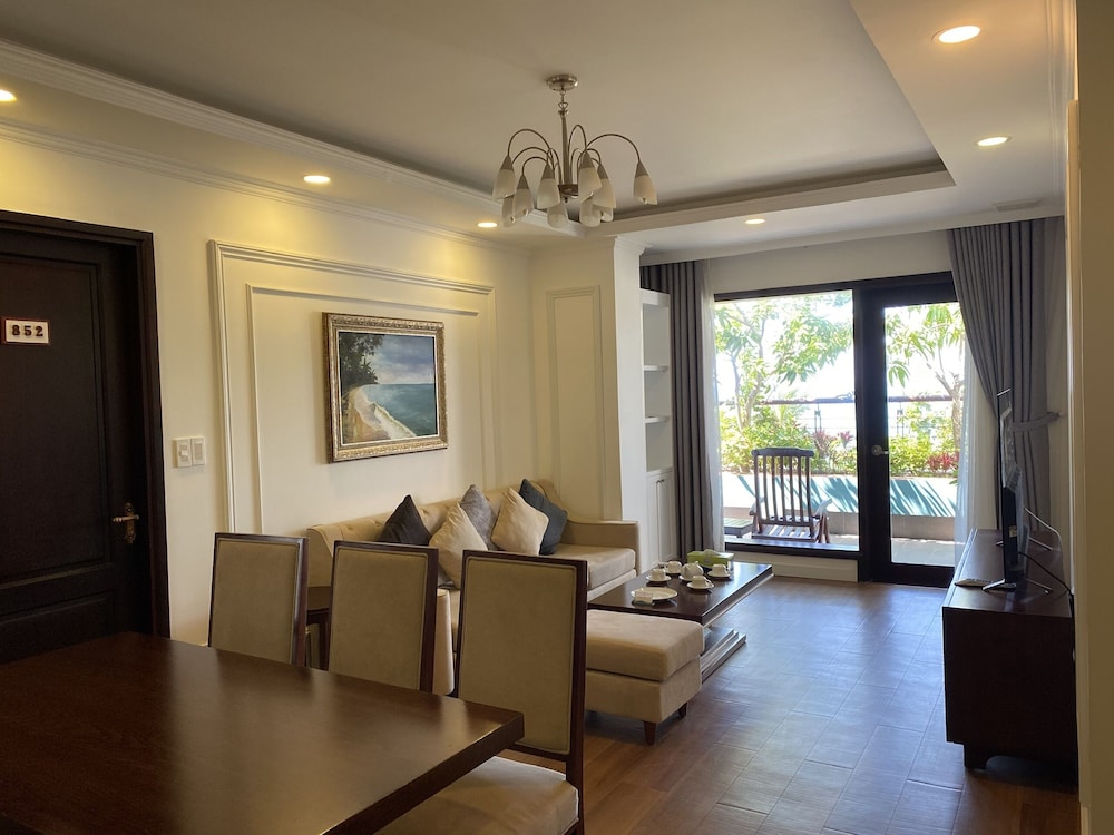 Hoang Ngoc Beach Resort 64/87