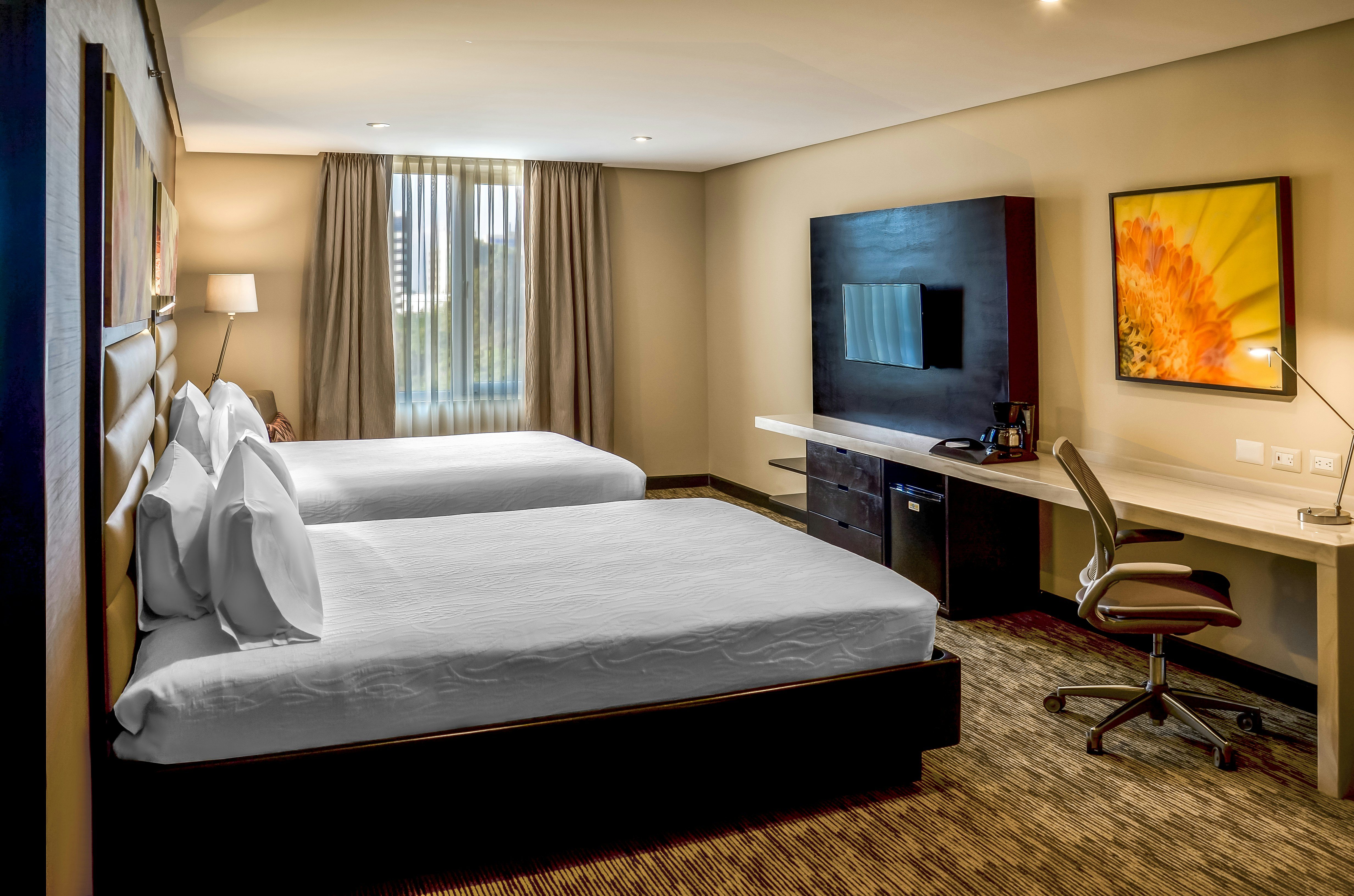 Room, 2 Queen Beds, City View