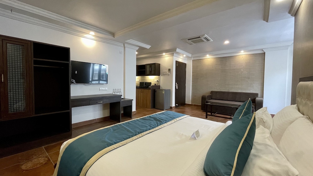 COMFORT, STUDIO, KING BED, SOFA, KITCHENETTE, ANNEX