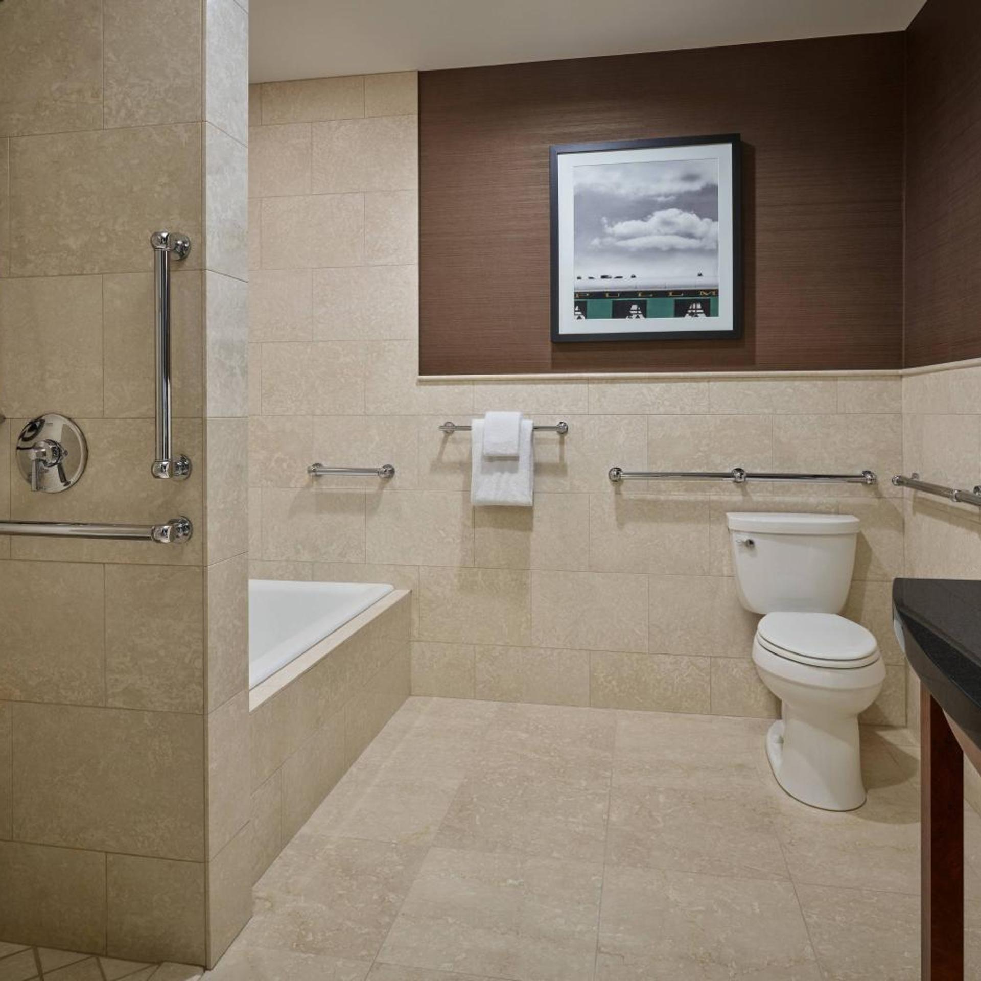 Room, King Bed, Executive Level, Accessible
