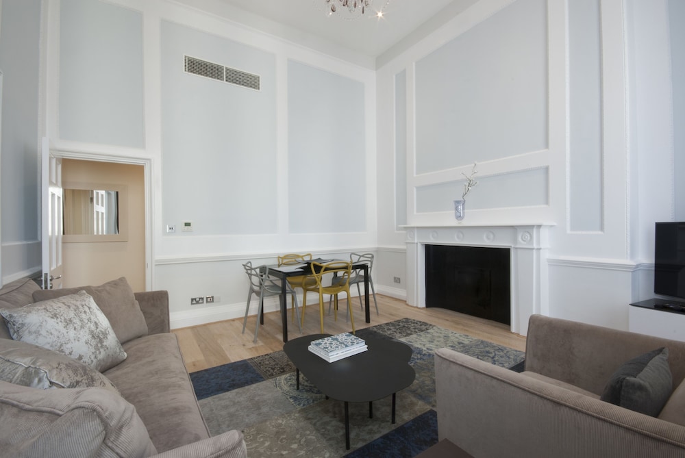 17 Hertford Street 17/42