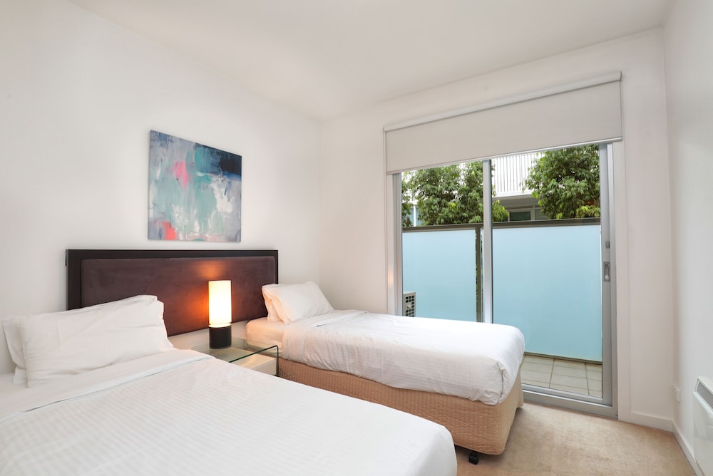 2 BEDROOMS, EXECUTIVE, APARTMENT