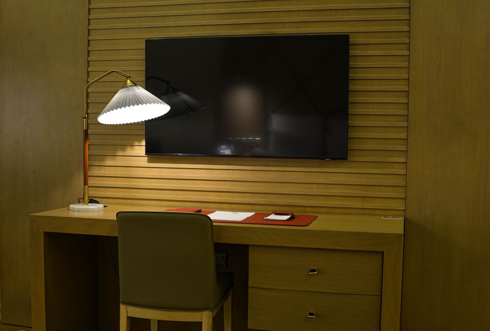 فندق ريدويفز(Redwaves Hotel) 45/47