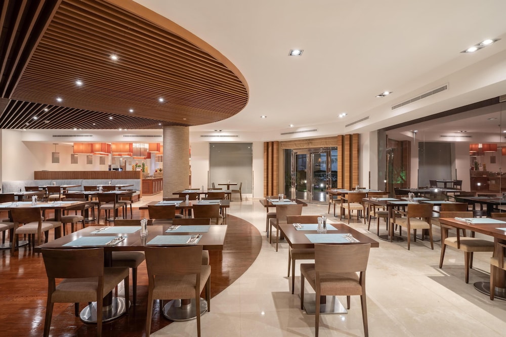 بارك إن باي راديسون الخبر(Park Inn By Radisson Al Khobar Hotel) 64/74