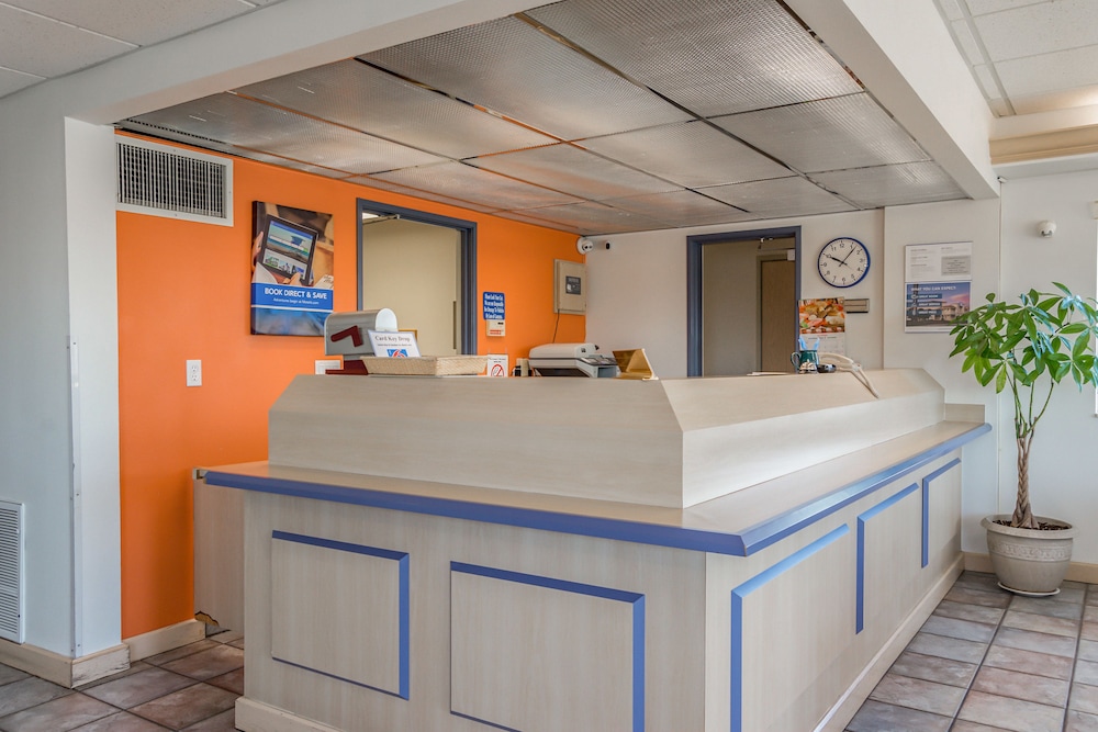 Lobby at Motel6 Redmond, OR, REDMOND - OR