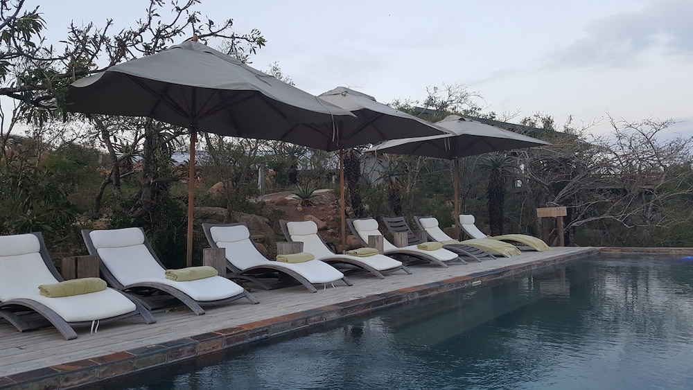 Rhino Ridge Safari Lodge 40/50