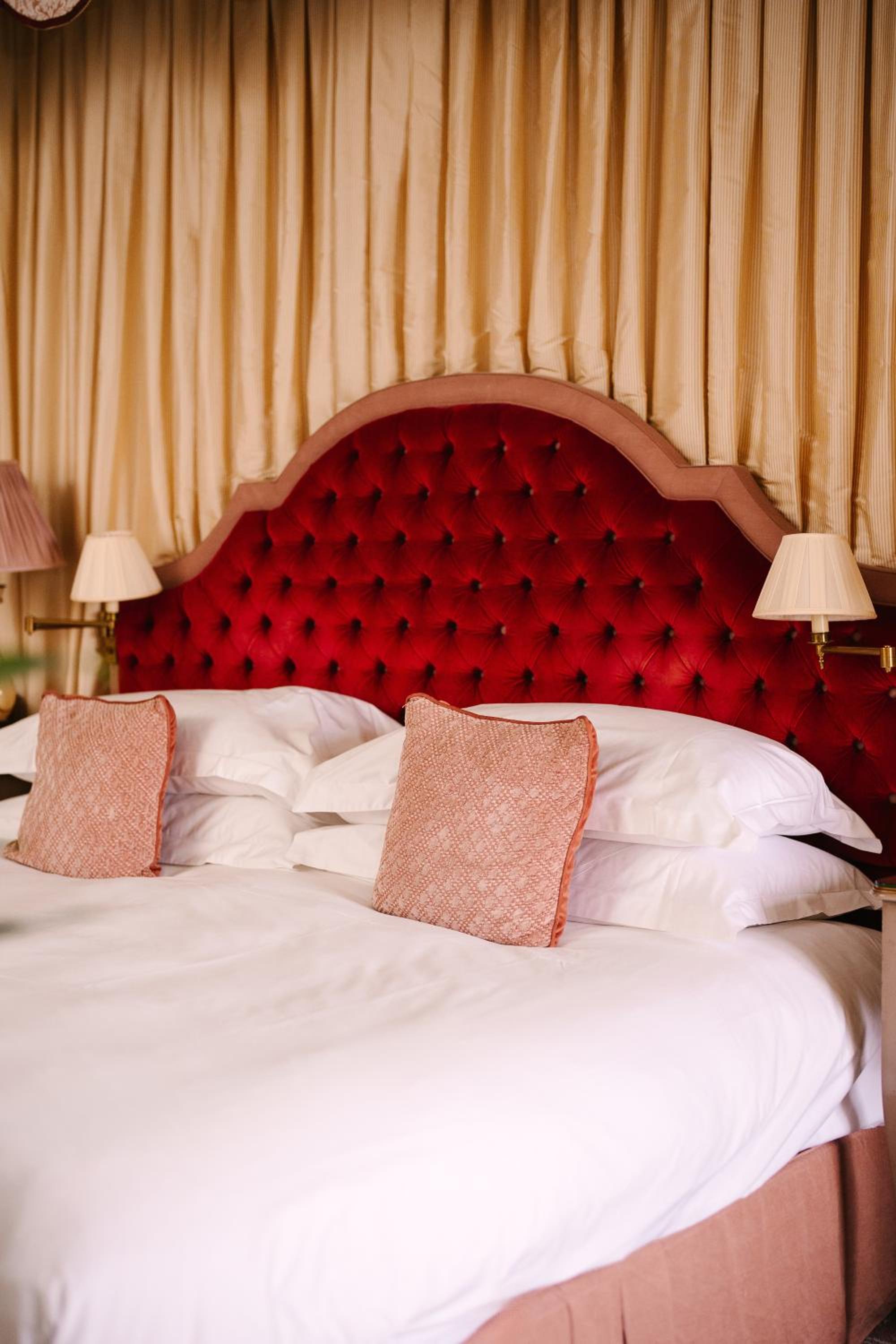 Deluxe, Suite, Mansion