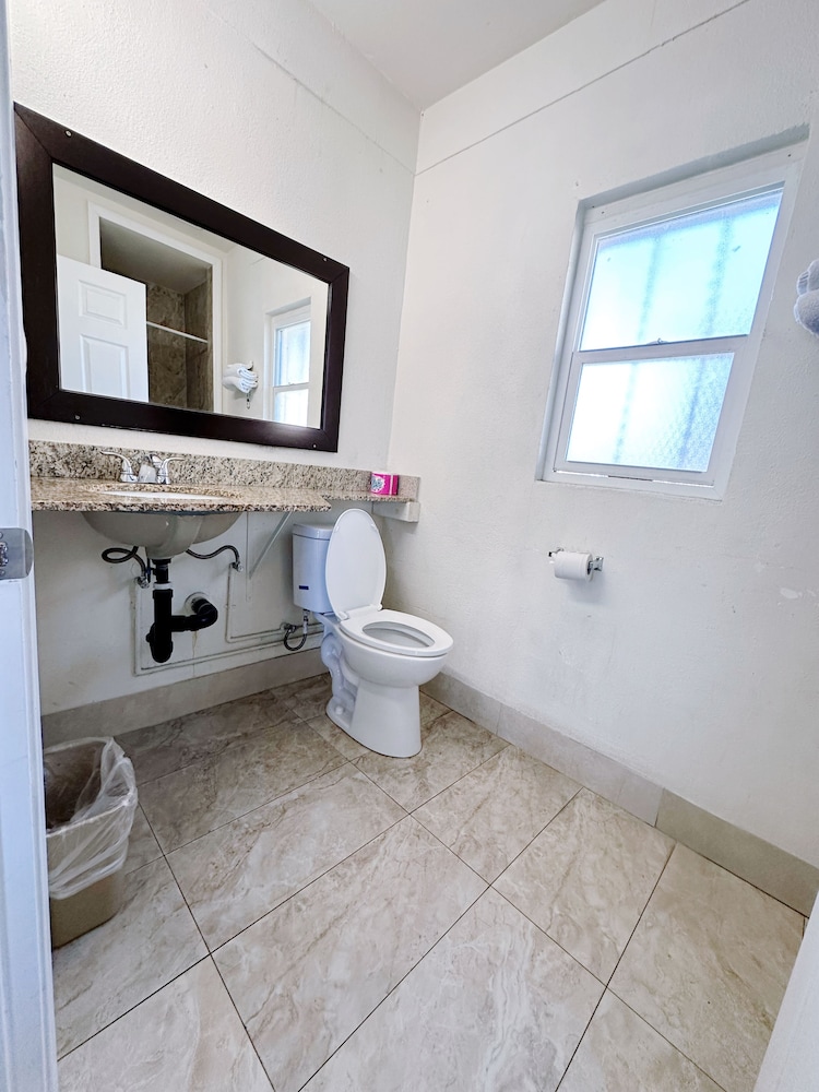 Royal Inn and Suites 41/42