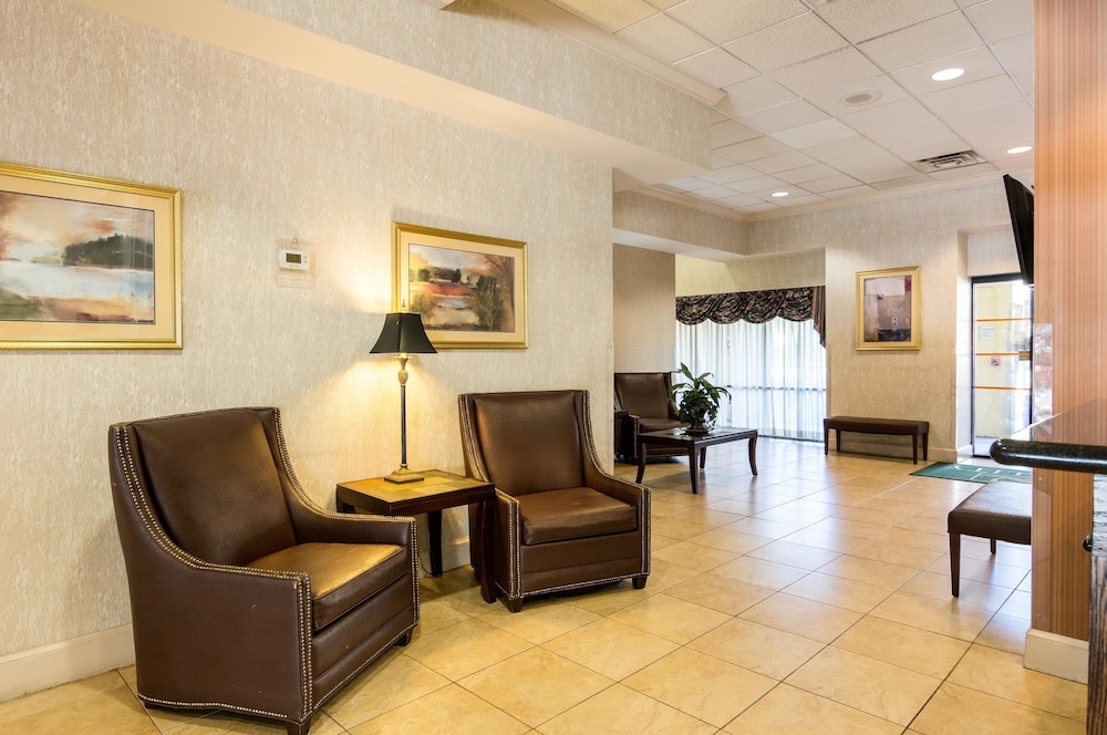 Quality Inn Near Joint Base Andrews-Washington Area 26/36