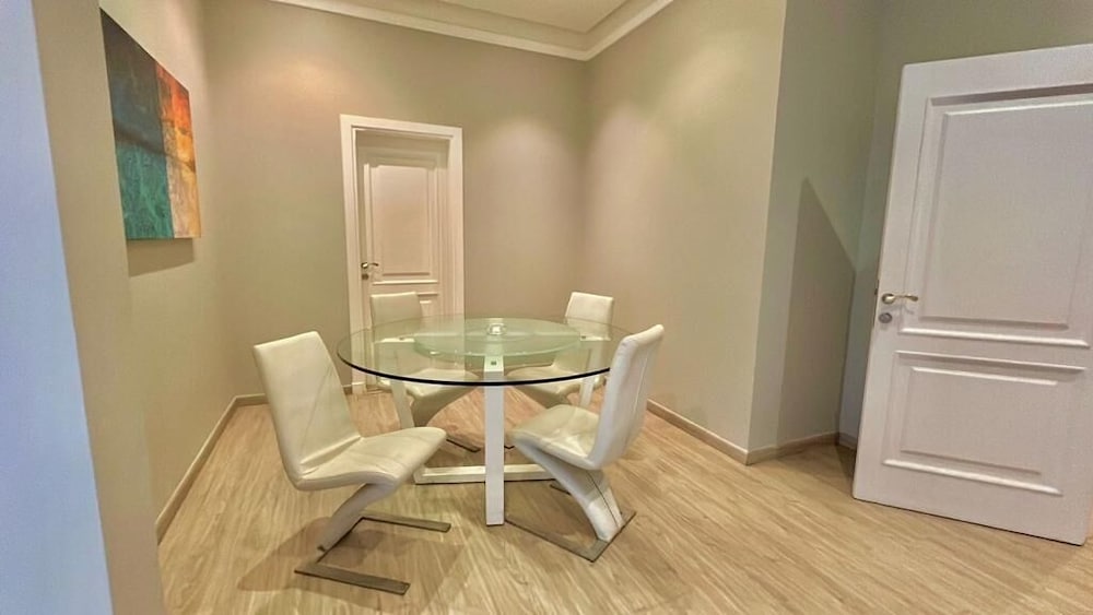 كورنيش لورين سويتس(Loren Suites Corniche) 25/50