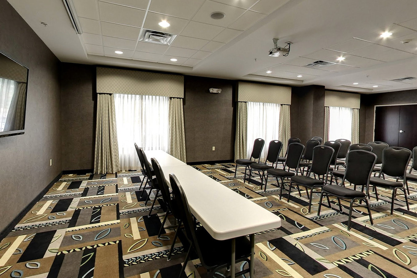 Holiday Inn Express Hotel And Suites Cleveland Northwest 53/61