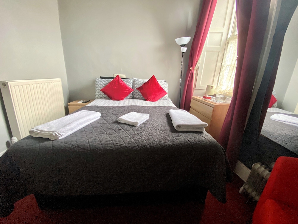 16 PILRIG GUEST HOUSE 12/60