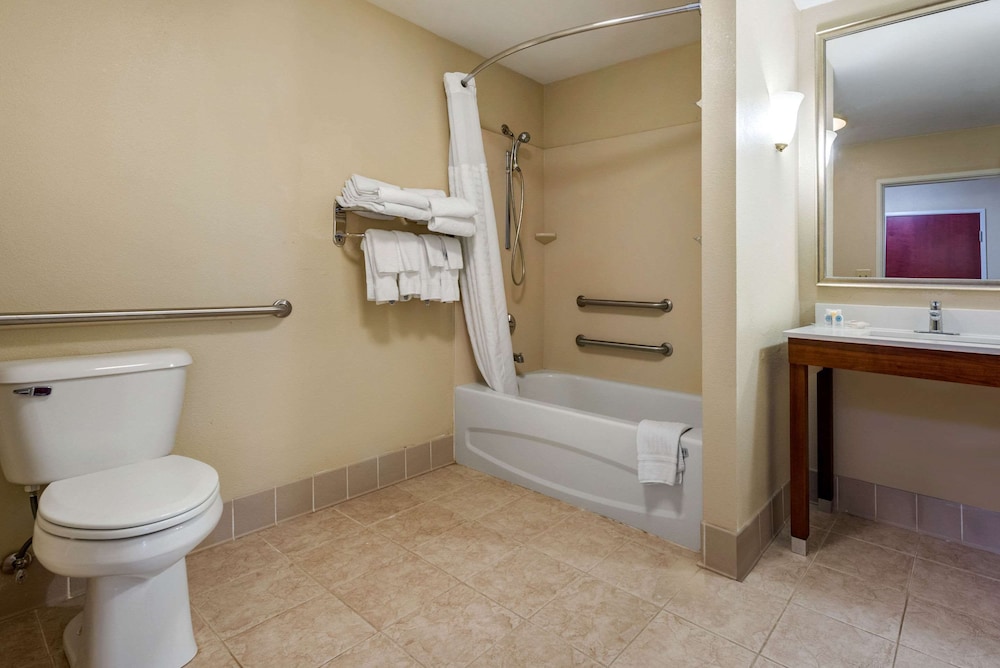 Comfort Suites Dayton-Wright Patterson 4/39