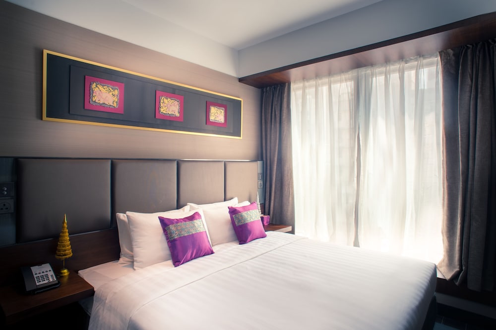 PREMIER, KING BED
