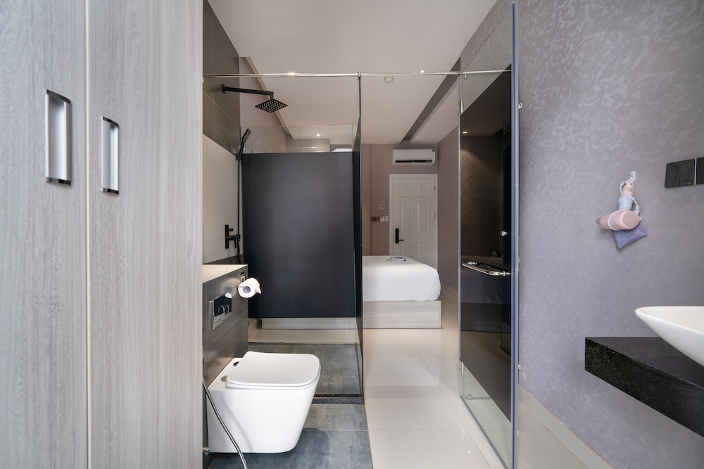 Mari Queen Hotel 29/33