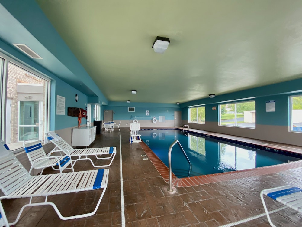 Holiday Inn Express Suites Somerset Central 57/76