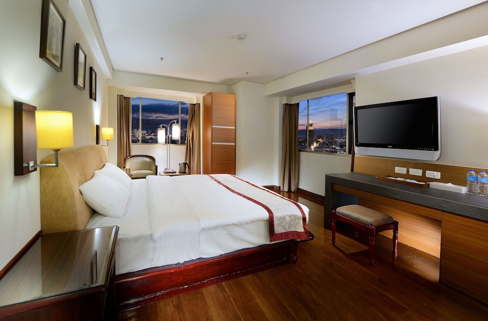 Cheng Pao Hotel 39/64