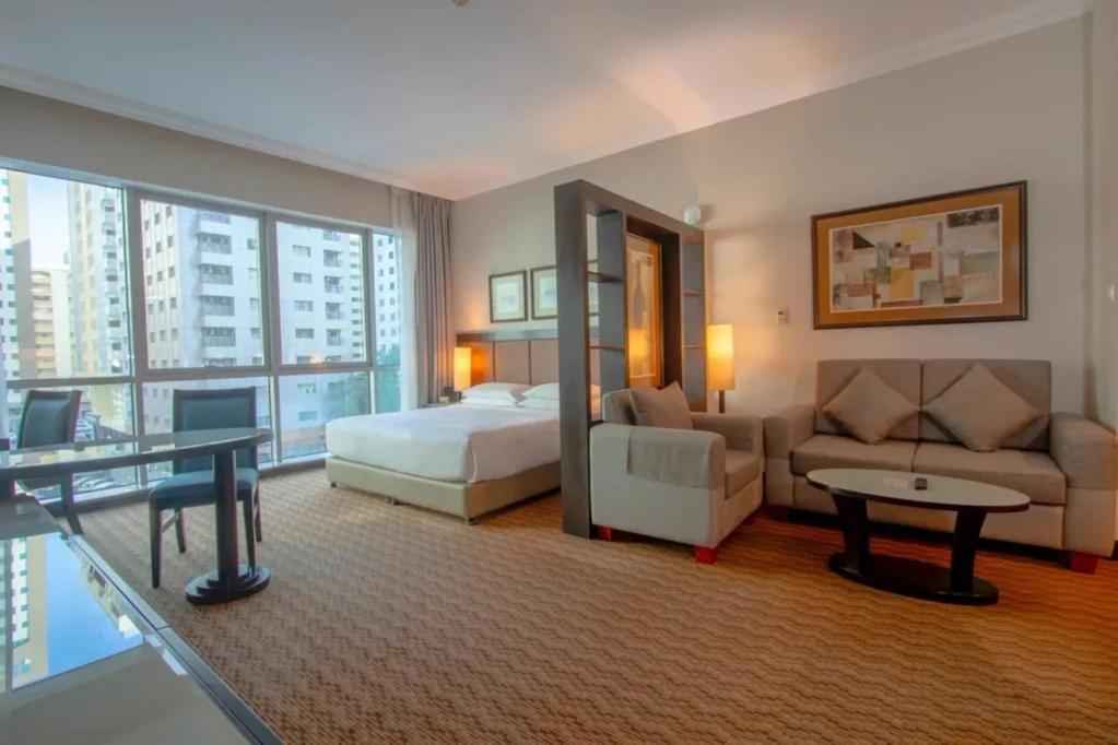 Plus, Deluxe, Studio, Suite, Queen Bed