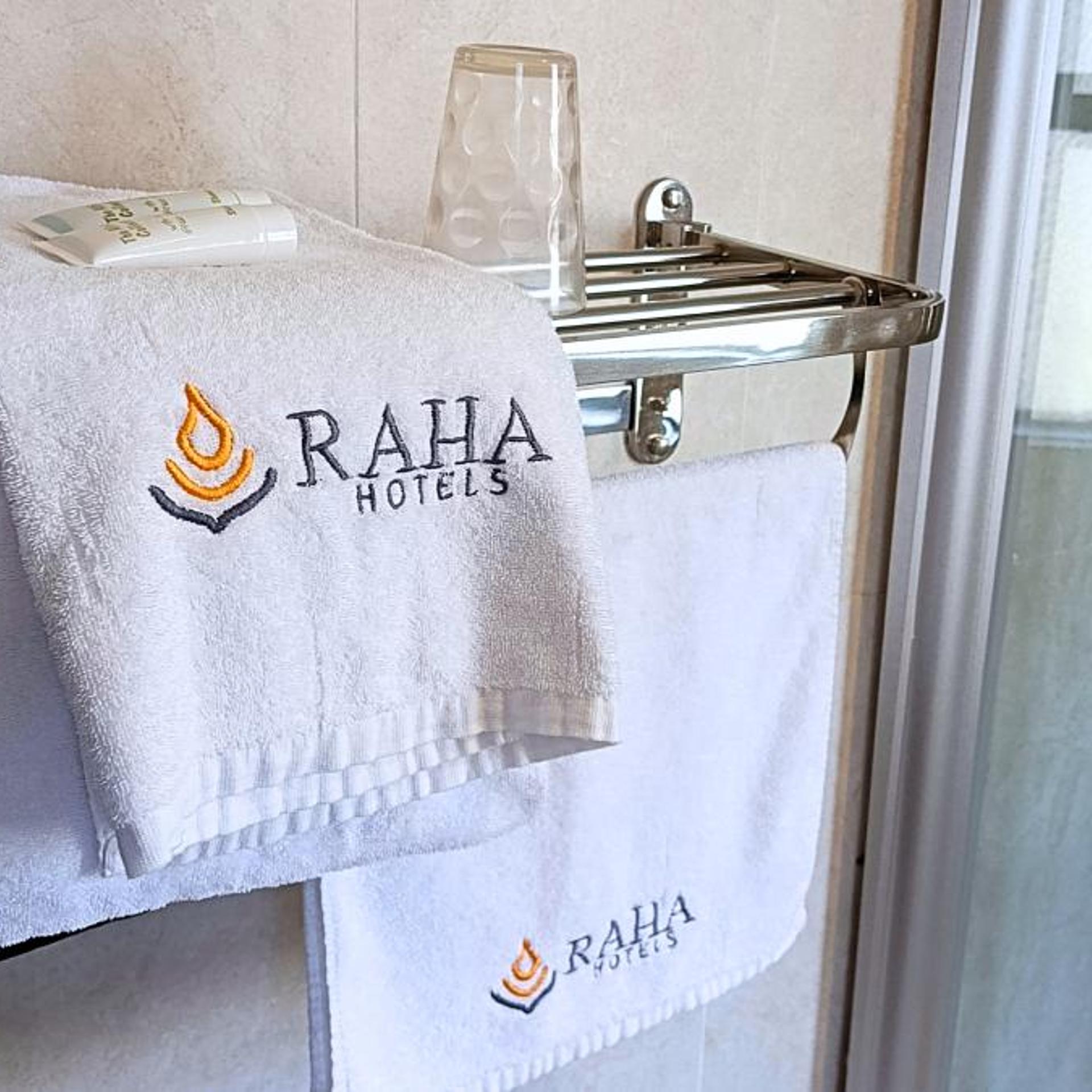 Raha Suites 20/45