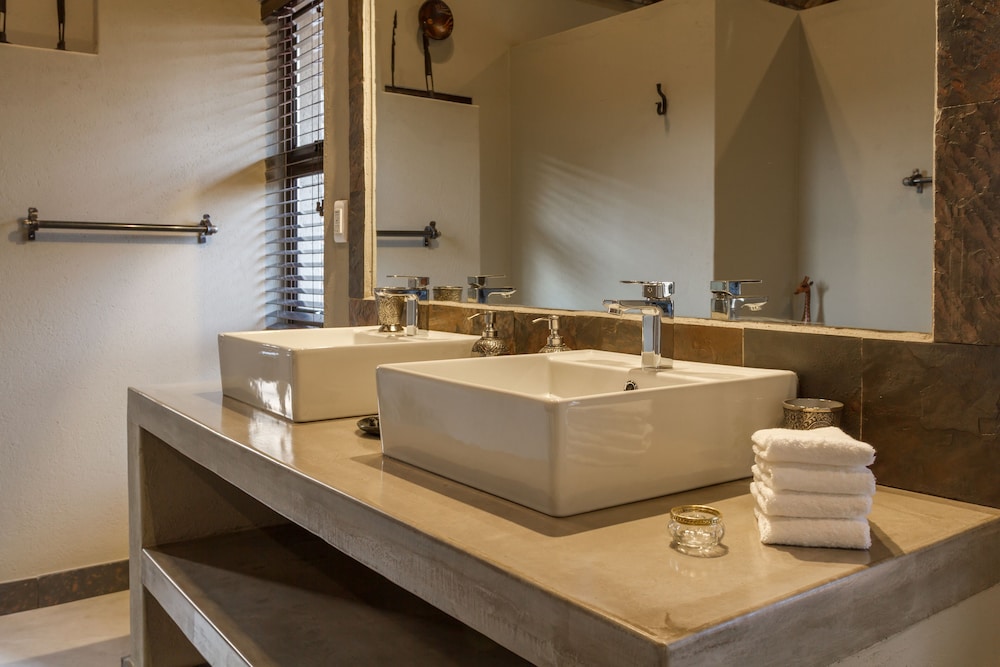 Ukuthula Bush Lodge 36/38