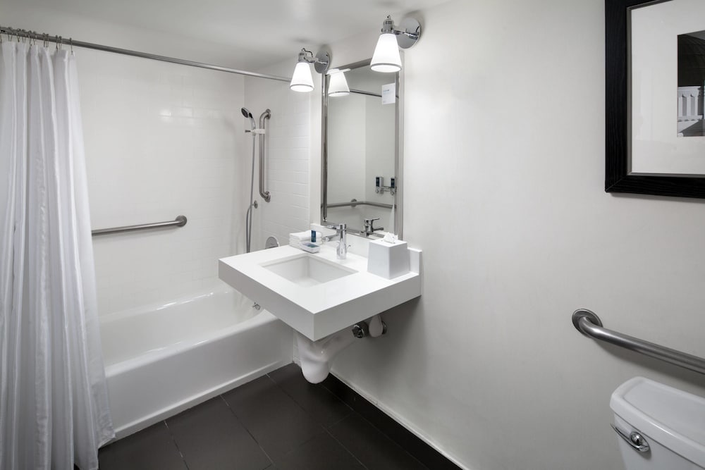 Four Points by Sheraton Los Angeles International Airport 13/33