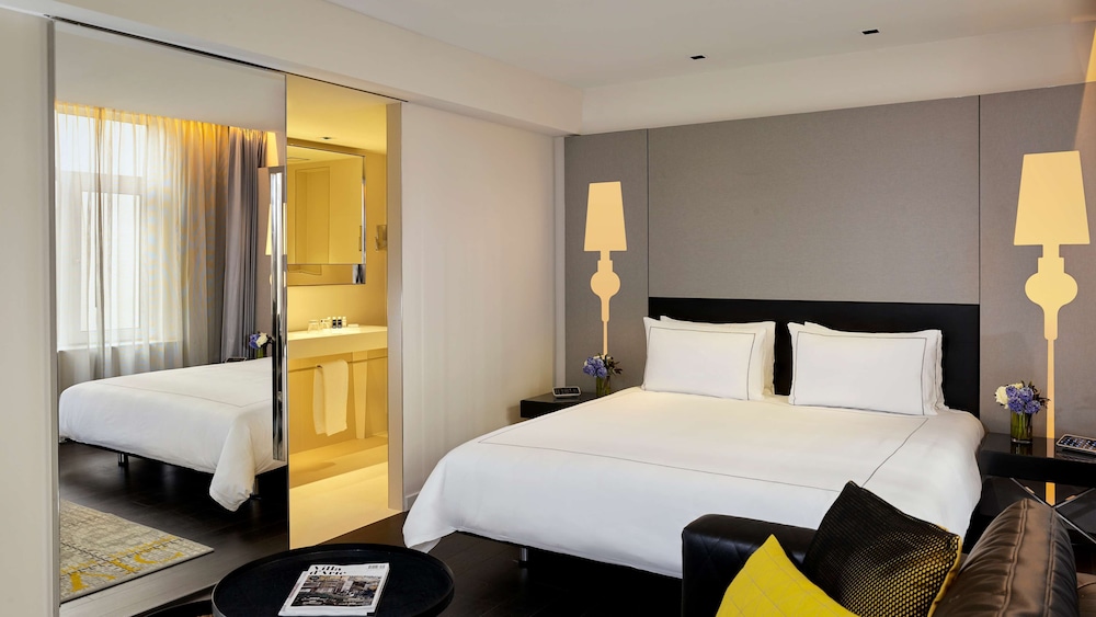 EXECUTIVE, KING BED