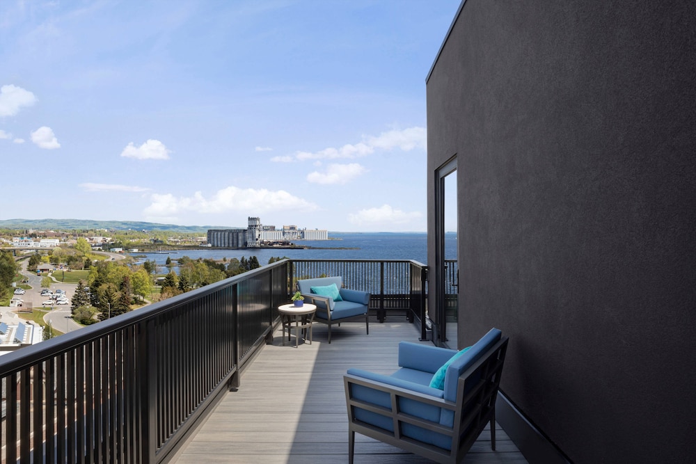 Delta Hotels By Marriott Thunder Bay 3/51