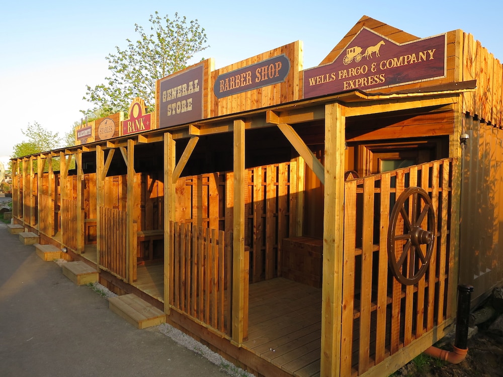 Adventurer's Village Milton Keynes 1/49
