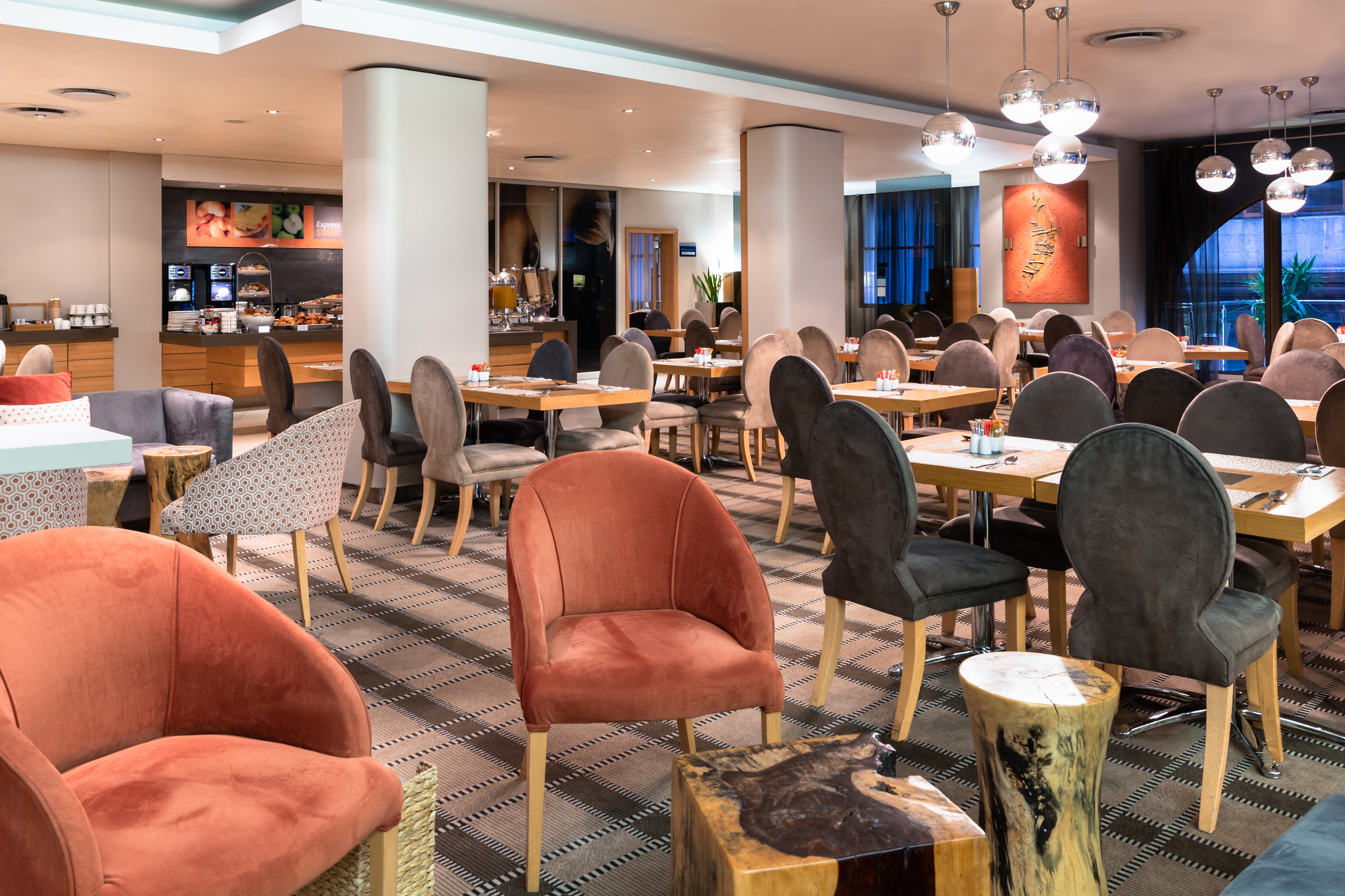 HOLIDAY INN EXPRESS CAPE TOWN CITY CENTRE 25/50