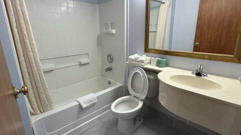 Classic Inn San Marcos, TX 56/60