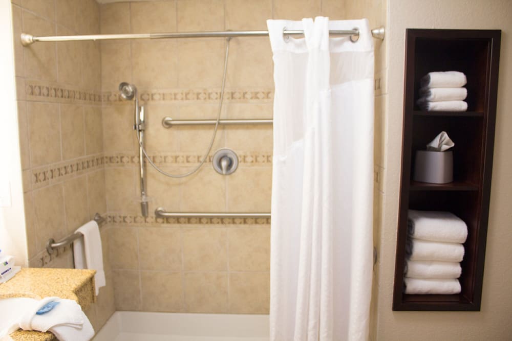 HOLIDAY INN EXPRESS WEST JEFFERSON 18/49