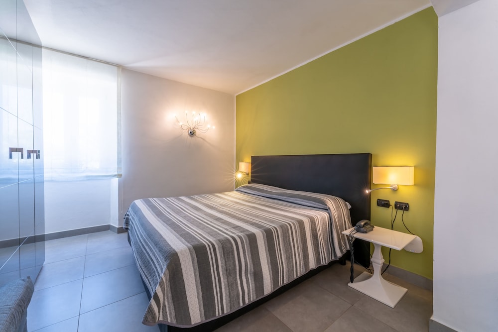 VILLA MOSCA 12/50