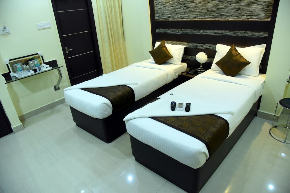 1 BEDROOM, DELUXE, SINGLE, DOUBLE BED, SMOKING