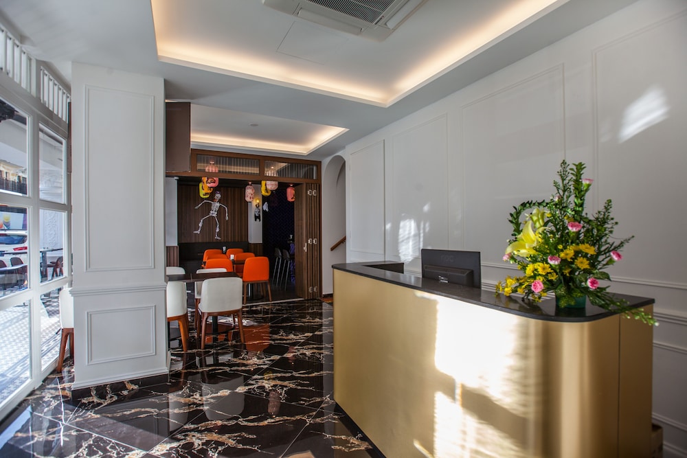 White Mansion Hotel 8/50
