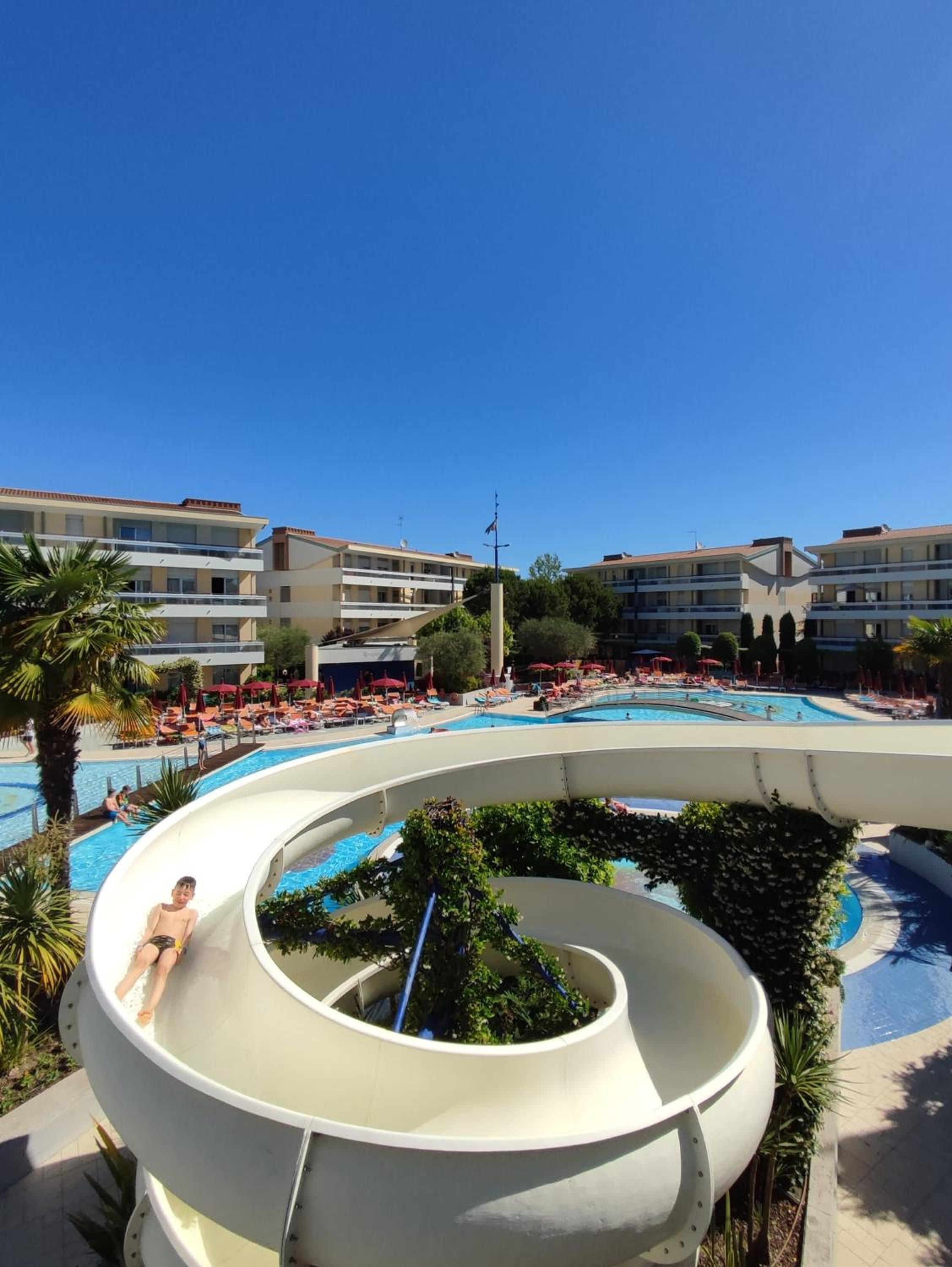 Aparthotel Planetarium Resort 46/50