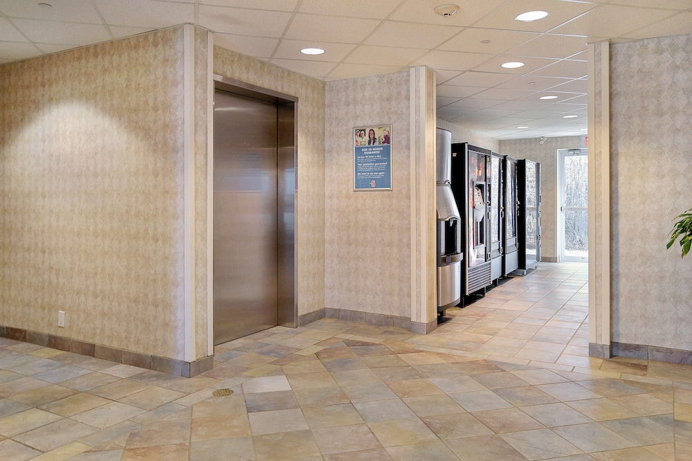 Motel6 Peterborough, ON 25/37