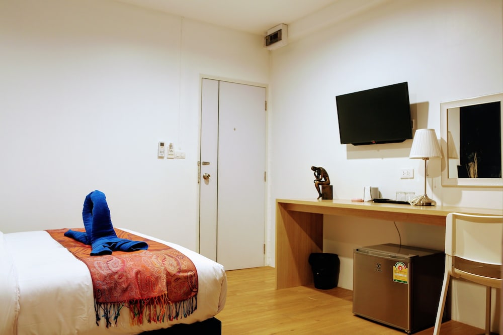 BASIC, STUDIO, KING BED