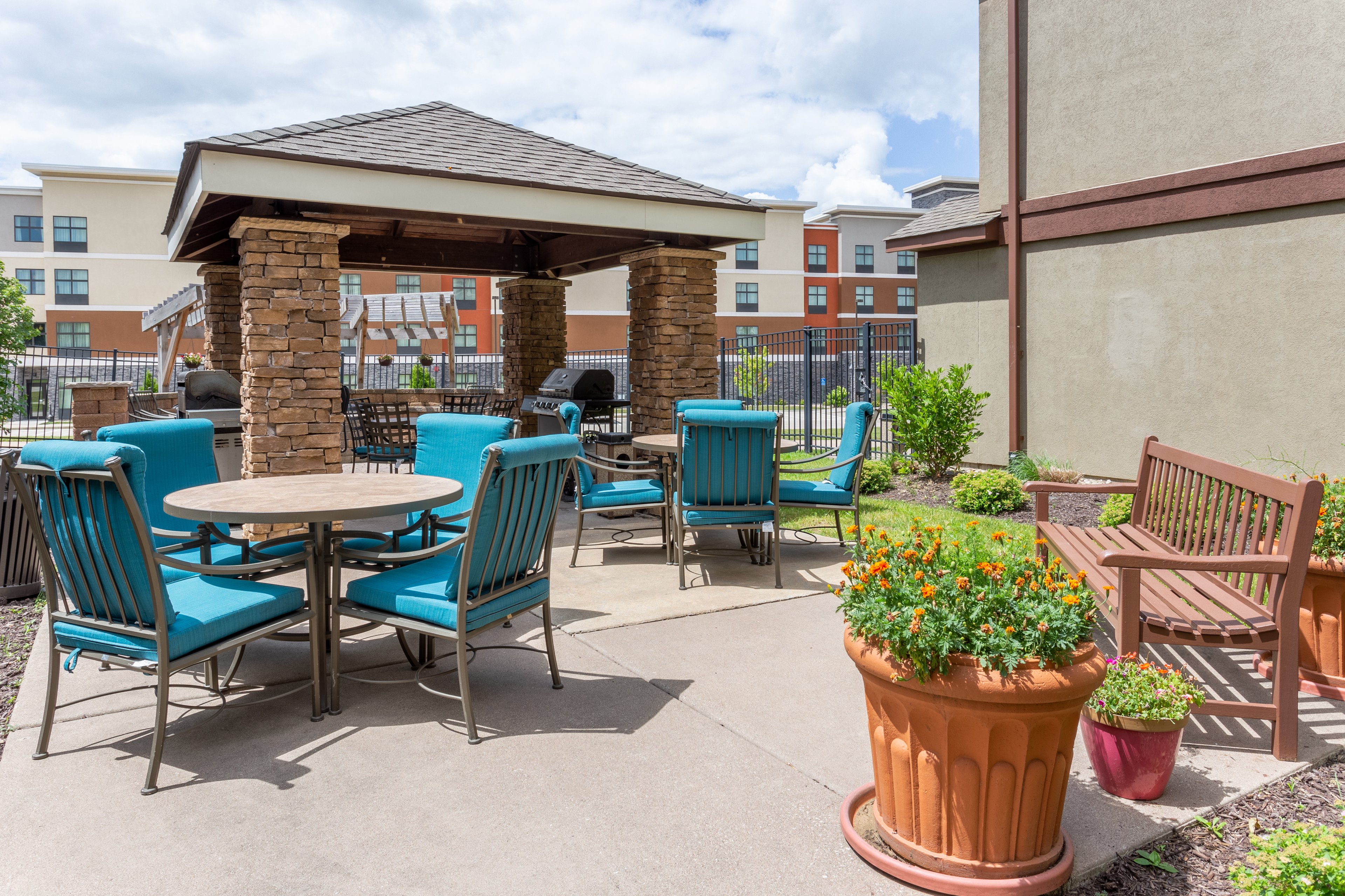 Staybridge Suites Davenport 44/64